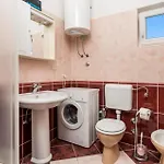 2 Bedroom Awesome In Pag *