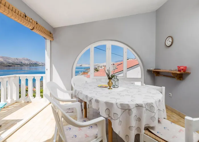 Appartement 2 Bedroom Awesome In Pag *