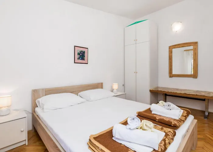 2 Bedroom Awesome In Pag *