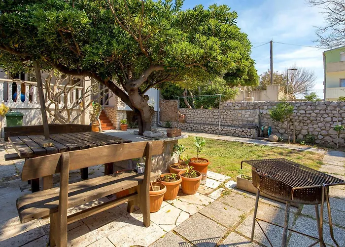2 Bedroom Awesome In Pag Apartman