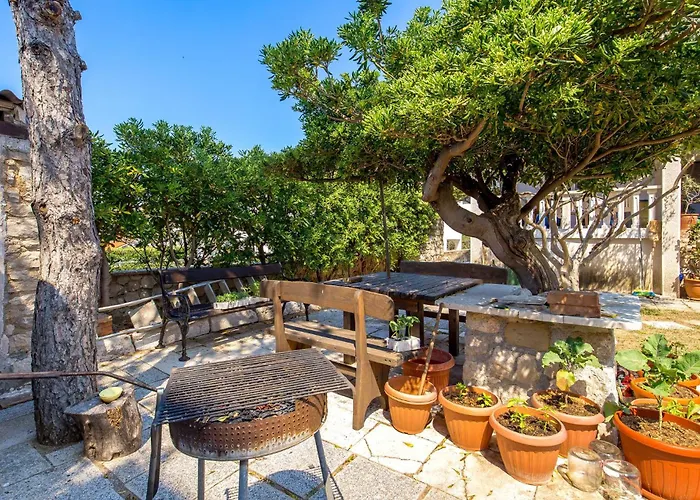 2 Bedroom Awesome In Pag Apartman Pag Town