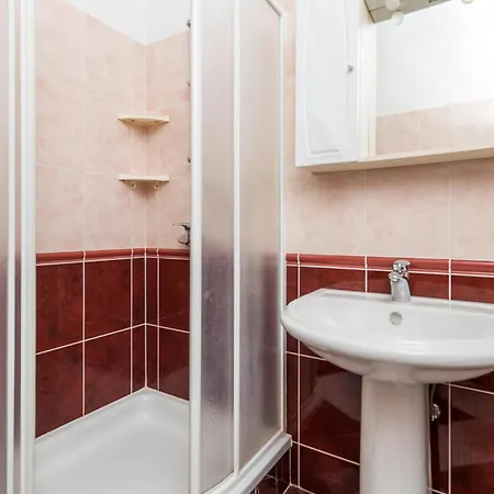 דירה 2 Bedroom Lovely In Pag פג