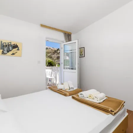 2 Bedroom Lovely In Pag פג