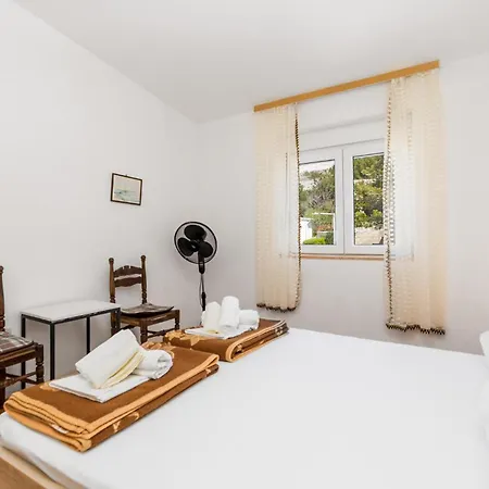 2 Bedroom Lovely In Pag דירה פג