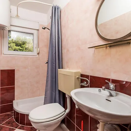 2 Bedroom Lovely In Pag דירה