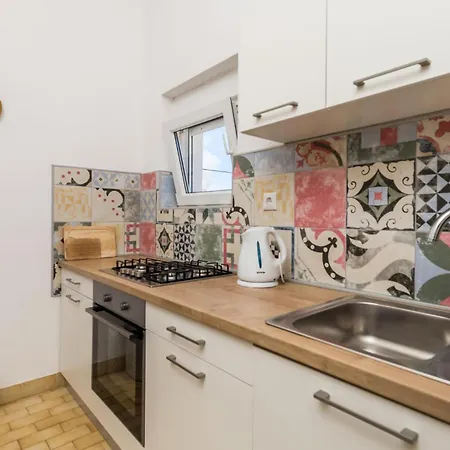 2 Bedroom Lovely In Pag פג