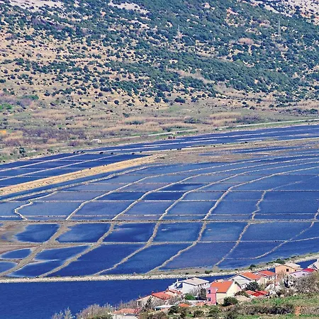 Appartamento 2 Bedroom Awesome In Pag *