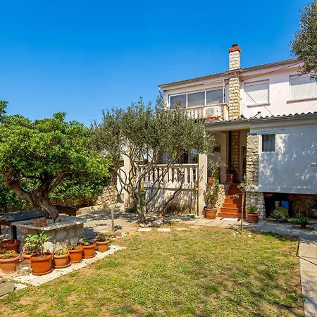 2 Bedroom Lovely In Pag דירה