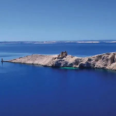 2 Bedroom Lovely In Pag *