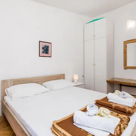 2 Bedroom Lovely In Pag *