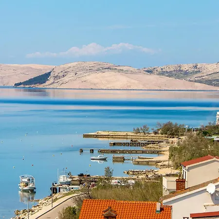 2 Bedroom Lovely In Pag