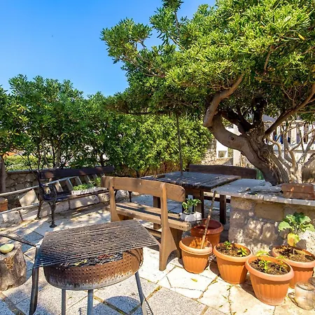 2 Bedroom Lovely In Pag דירה פג