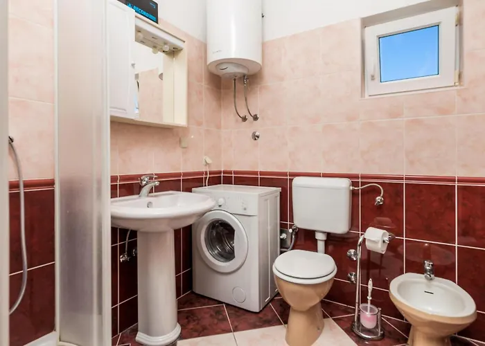 2 Bedroom Awesome In Pag *