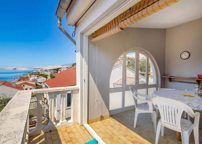 2 Bedroom Awesome In Pag * Pag Town