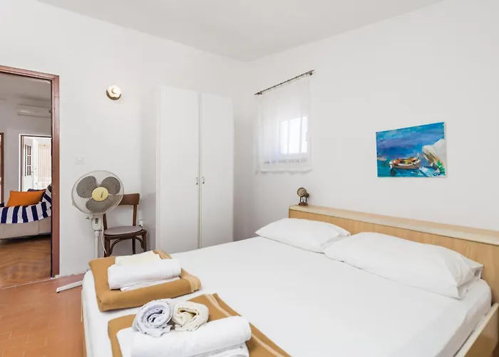 2 Bedroom Awesome In Pag 公寓