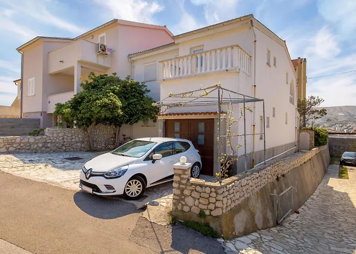 2 Bedroom Awesome In Pag *