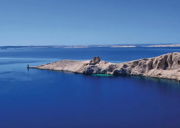 2 Bedroom Awesome In Pag *